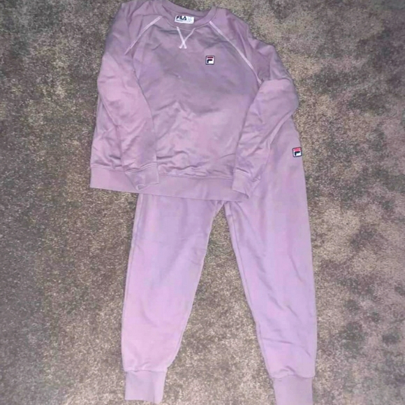 fila sweatshirt and sweatpants